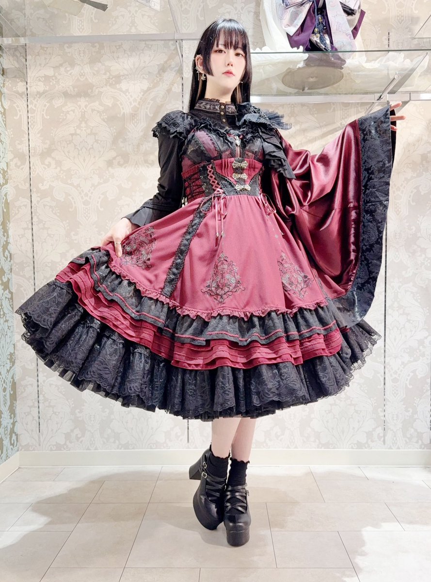✳️お値下げ　新品未使用　ヒロココシノプルミエ　薔薇の刺繍の素敵なスカート ✳️お値下げ 新品未使用 ヒロココシノプルミエ 薔薇の刺繍の