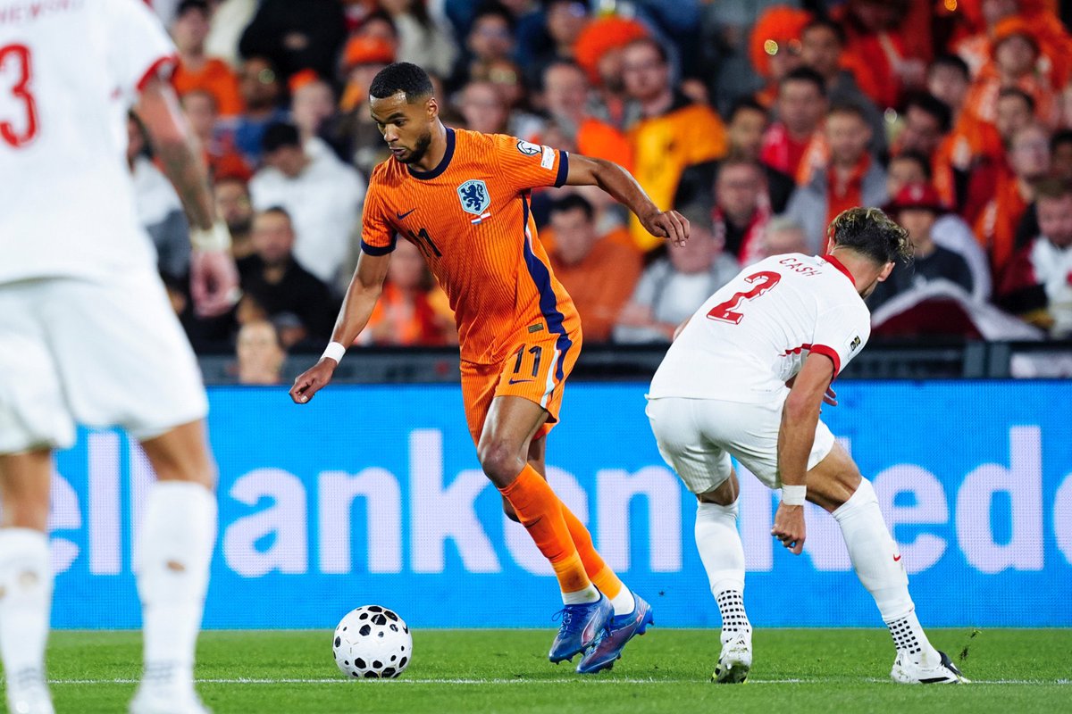 【レア】オランダ代表 VAN DER VAART オランダ代表 02/04 ユニフォーム #10 VAN DER VAART - メルカリ