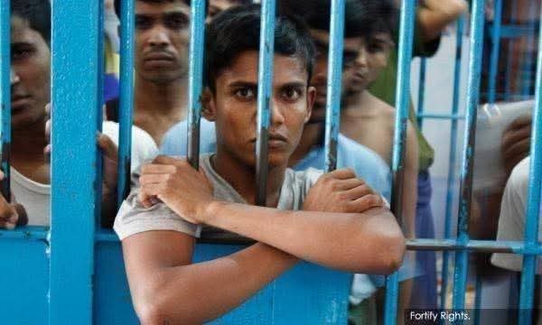 HosonRo66074's tweet photo. #Rohingya refugees, including women and children, are trapped for years in Malaysia’s IDCs despite holding #UNHCR cards. They face hunger, disease, abuse, and denial of basic rights. Justice is urgent!
#RohingyaCrisis #HumanRights #EndDetention https://t.co/eaIrD23CJt