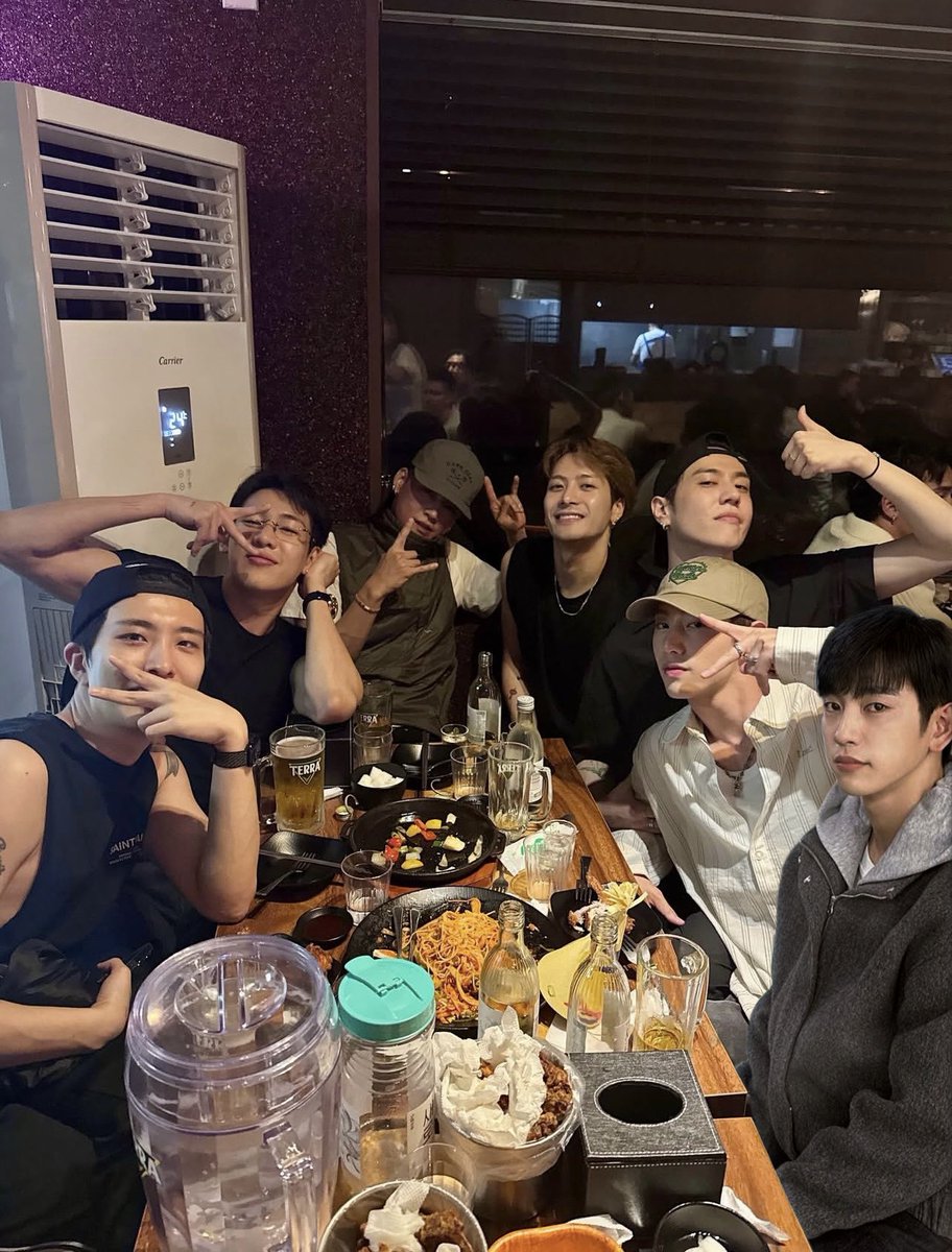 screensevens's tweet photo. finally complete 😼

#GOT7 https://t.co/O2owBETdNZ