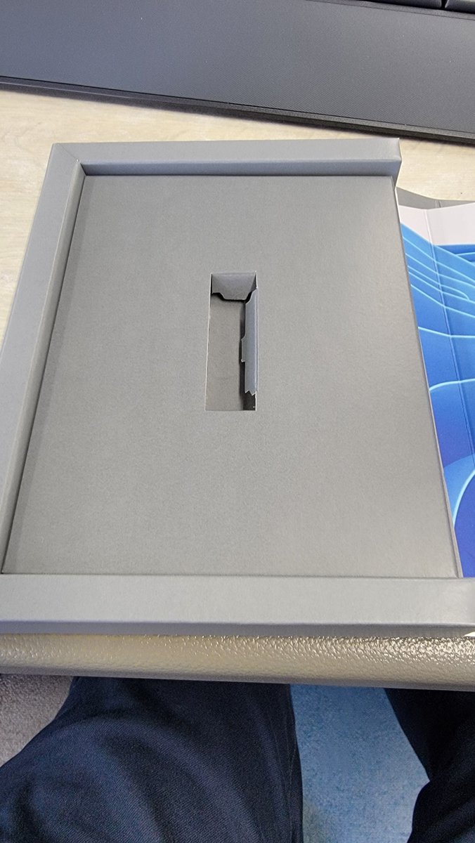 northdump's tweet image. Windows11Proパッケージ版買ったらUSBインストールメディアが入って居なかった😱
まぁライセンスキーは入っているのでまぁ良いんですが
#マイクロソフト #Microsoft #Windows11Pro