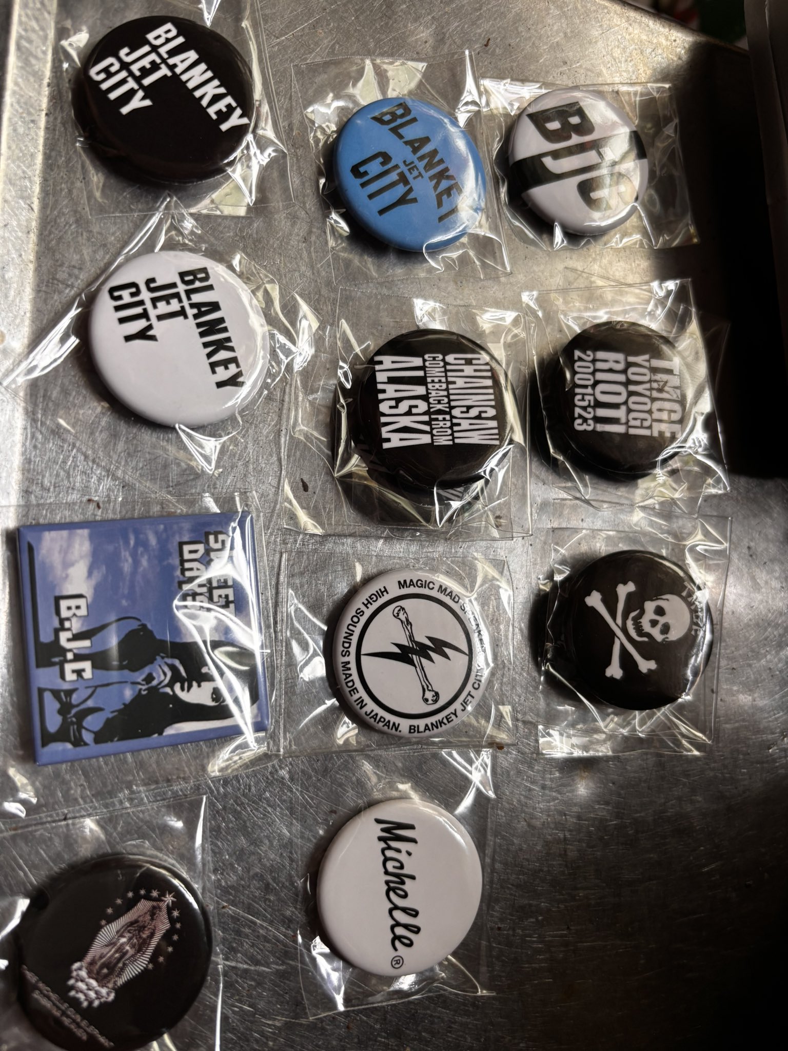 ナタ　缶バッジ VOLTACTION 3rd Anniversary】ランダム箔押し缶バッジ｜にじさん