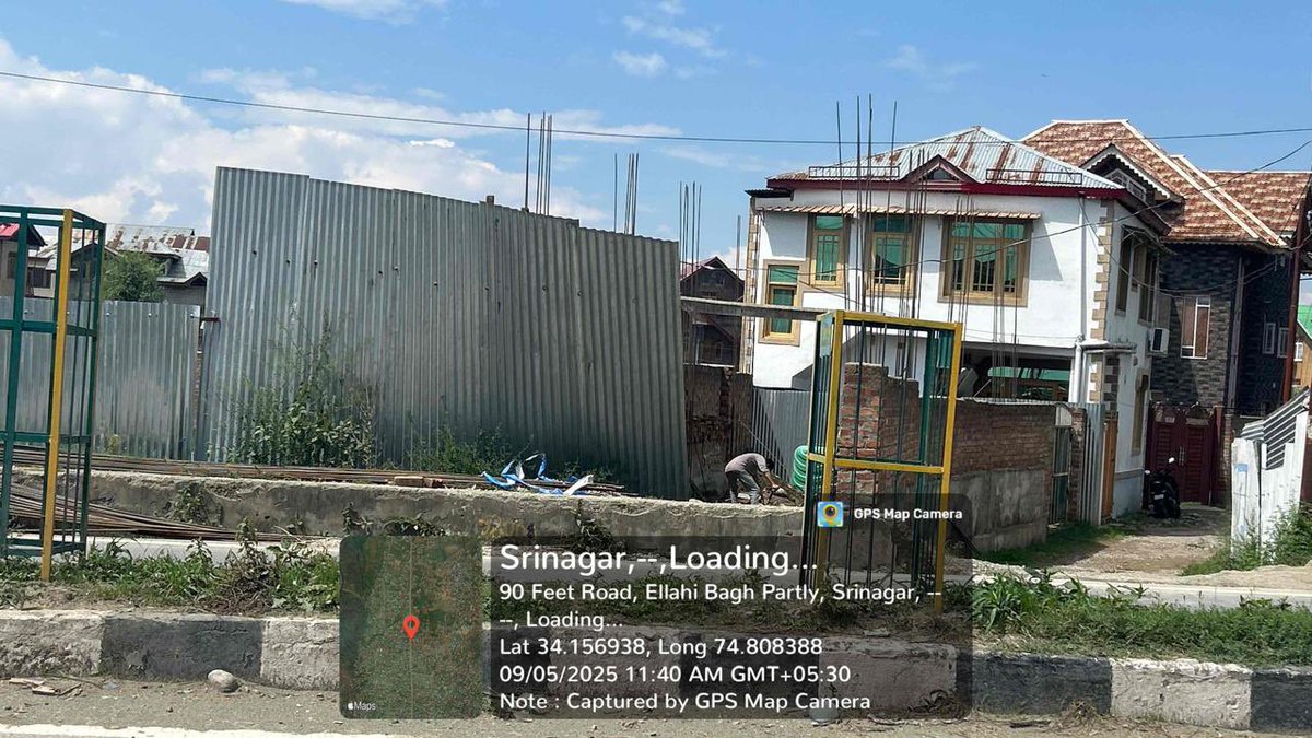 TalibSpeaks's tweet image. Highly unfortunate how @SMC_Srinagar is evasive of this broad day building violation where the party has residential permission but preparation are at full swing for commercial one.
On top of that @FazLulhaseeb this party has declined to adhere to fire safety rules.
Please check