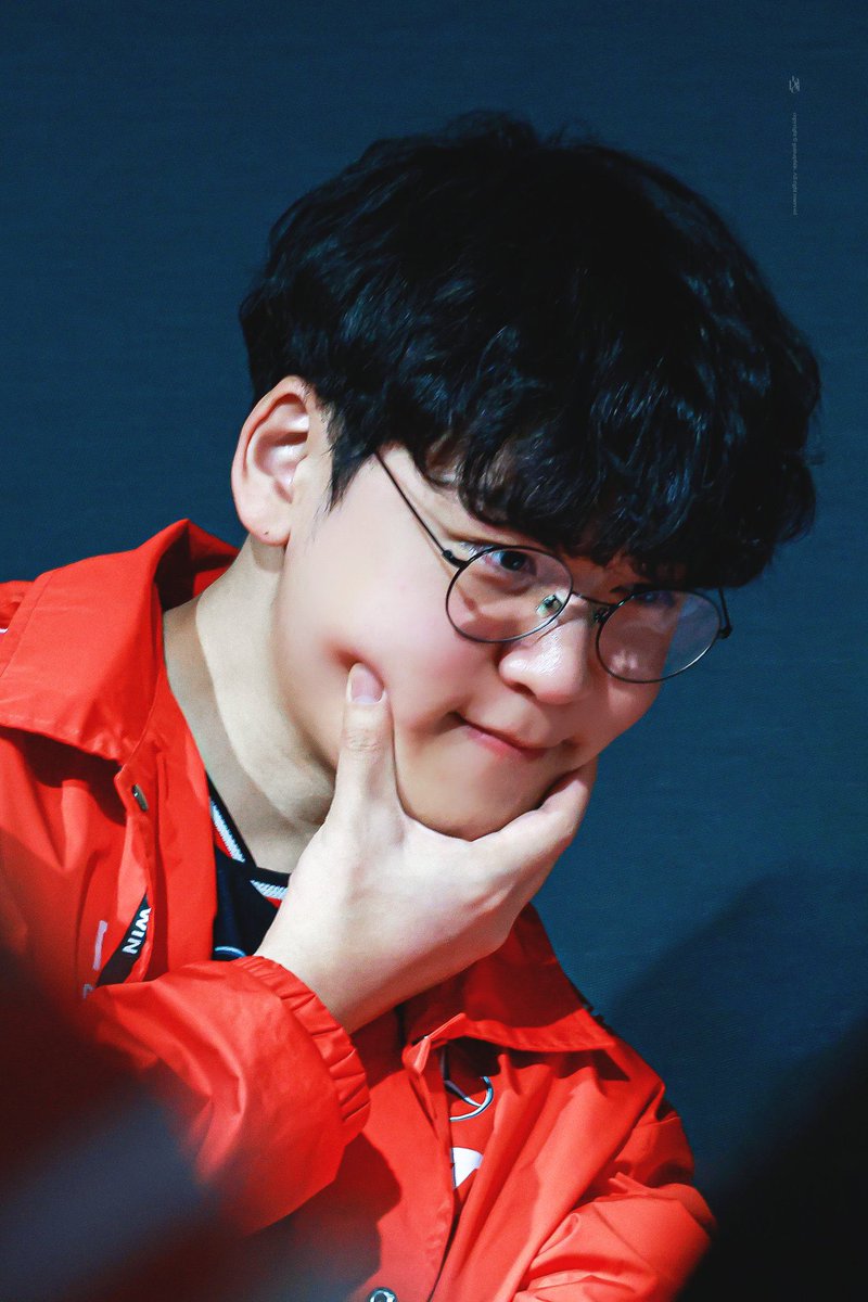 Doris222000's tweet photo. Your smile is as bright as the sun, it can dispel the clouds of evil. Always be happy, our Gumayusi🐻
WE STAND FOR GUMAYUSI
#HappyGuma5thdebut
#구마유시 https://t.co/LBgPcD9Kl0