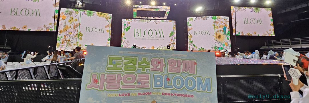 onlyU_dksoo's tweet photo. BLOOM 2024💙🤍       DOit2025💚💛
:
:
Two unforgettable moments with one incredible artist. Wishing Kyungsoo even greater success ahead ✨🫶🏻
#bloominkl #DOit_inKL https://t.co/7wQFSCBHVo