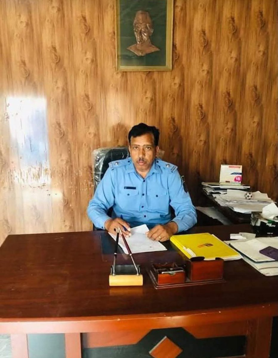 BilalYasirBjr's tweet image. اسلام آباد پولیس کے جانب سے باجوڑ کے ایک کاروباری فیملی کو انصاف چاہئیے ، مسلسل ٹارچر سے ذہنی اذیت میں مبتلا 

دس اگست رات آٹھ بجے پولیس اہلکار علی زمان اور اسکے ساتھ جسکا نام نہیں پتہ (کیونکہ اس نے شرٹ کے اوپر جیکٹ پہن رکھی تھی) کام سے واپس آتے ہوئے تھانے کے نزدیک ون وے پر ہمیں…