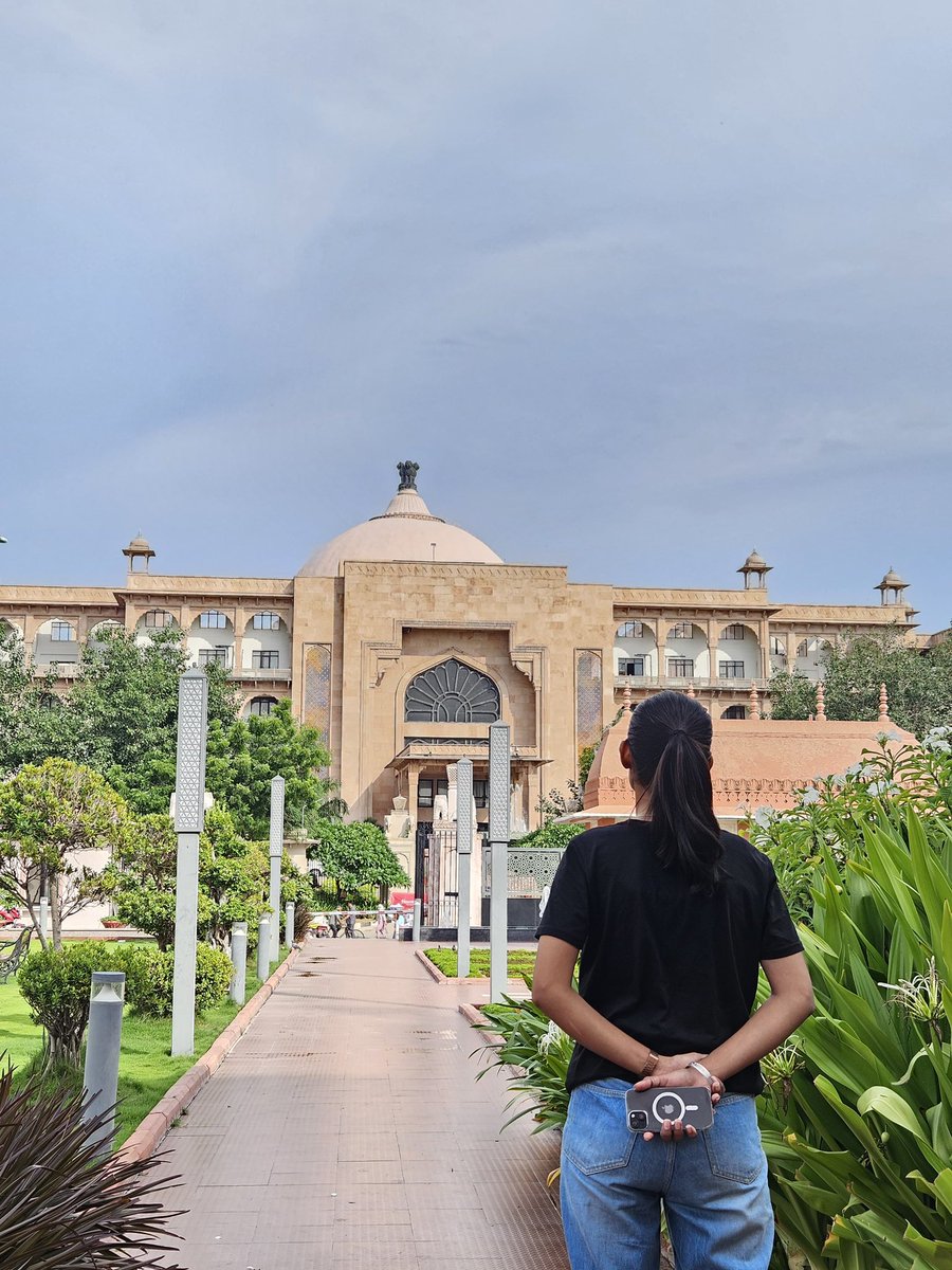 “मैं अकेली नहीं, मेरी मेहनत और आत्मविश्वास मेरे साथ है।” 🌿🌟सपनों की उड़ान में पंख नहीं, जज़्बा होना चाहिए।” 🕊️💫

#womanempowerment #girlspower #betibachaobetipadhao #bikaneri #rajsthan 
#nirmameghwal