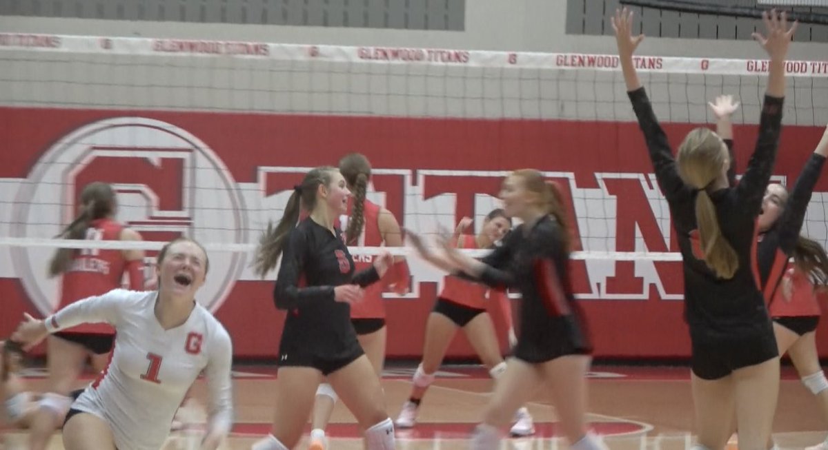 Glenwood Volleyball Celebrates Top Ranking In 3A With CS8 Win Over Lincoln  channel1450.com/2025/09/04/gle…