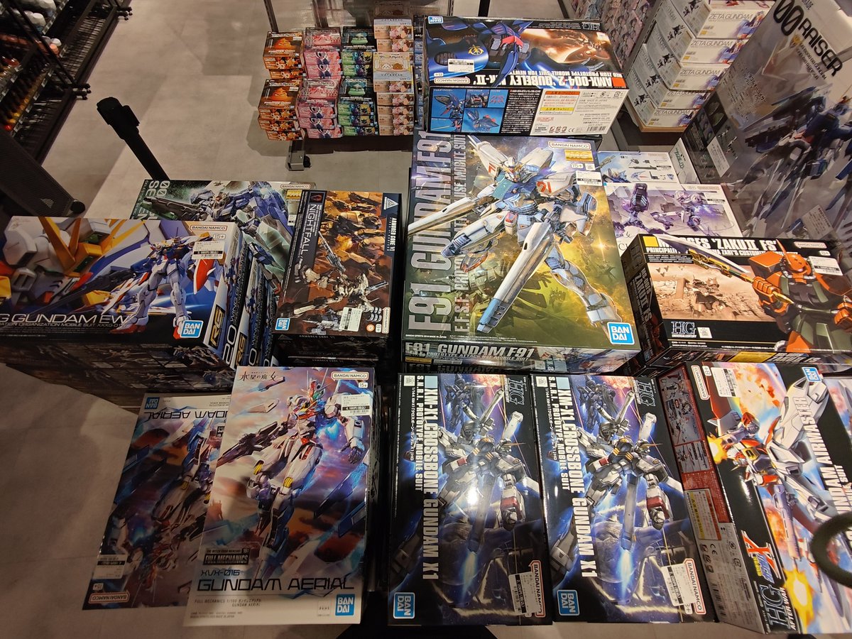 本日の入場制限は解除致しました❗️ 再販品在庫ま〜だまだございます