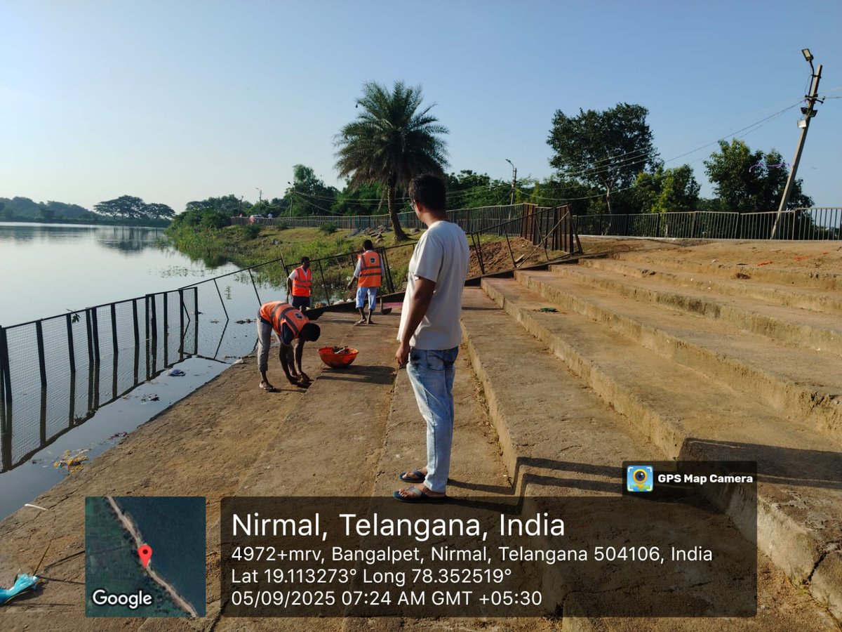 Cleaning work is in progress for Ganesh immersion point at Bangalpet in supervisor of Sanitary inspector Nirmal Municipality