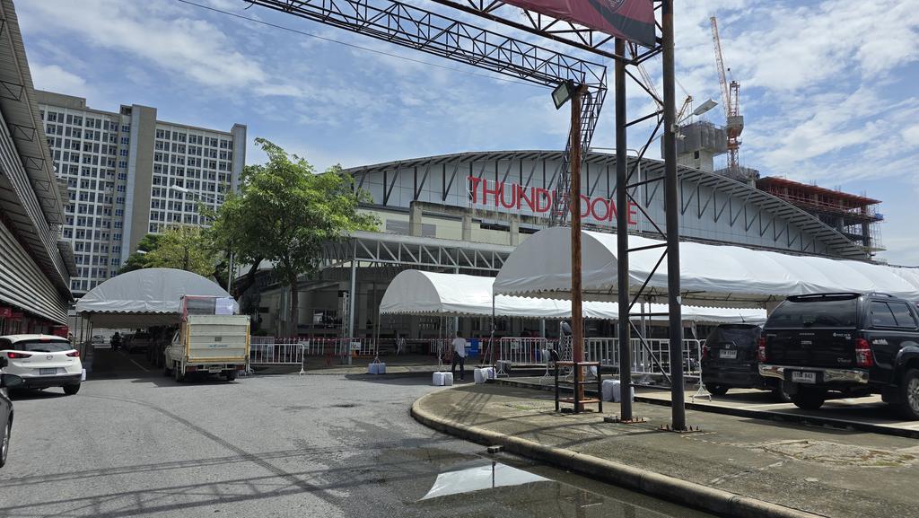 ยินดีกับชาวบัตรหลุมนะฮะ งานกางเต๊นให้บริเวณรันคิว  อันนี้ดีมากกก แต่ขอเอาน้ำเข้าไปกินหน่อยได้มั้ยพี่จะดีที่สุด
#DICE_THEMYSTICROLL