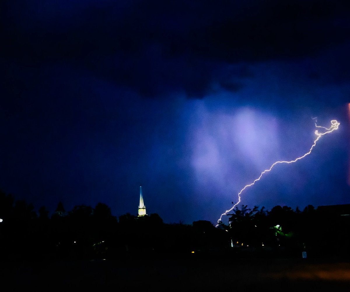 db_persoectives's tweet image. Caught a lightning strike with my Z50