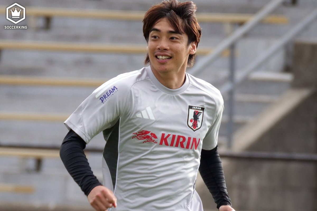 ／
Today's Training Photo📸
＼

公開された練習では三笘薫、前田大然とともに左WBでプレーした伊東純也⚡️　日本代表の新たなオプションとなるのか、起用方法に注目です！👀
soccer-king.jp/news/japan/nat…