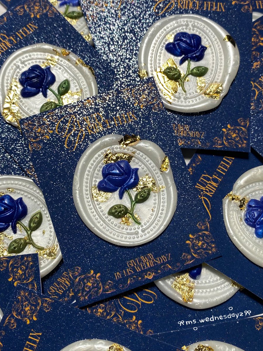 ms__wednesdayz's tweet photo. ✧ 𝒢𝒾𝓋ℯ𝒶𝓌𝒶𝓎 ✧

✦ 𝒯𝒽𝒾𝓈 𝓇ℴ𝓈ℯ 𝓌𝒾𝓁𝓁 𝓃ℯ𝓋ℯ𝓇 𝓌𝒾𝓉𝒽ℯ𝓇ℯ𝒹 🥀

🌹ℛℴ𝓈ℯ 𝓌𝒶𝓍 𝓈ℯ𝒶𝓁 — ตราประทับครั่ง 🕯️
🪔 15ea/day
🛎️ TBA
🗓️ Sept 13-14
🖋️ #BeautyPrinceFelix #HappyFelixDay @MyBF_hyunlix 
🔖 Show RT, Choose Color 💙❤️

𝒮ℯℯ 𝒴ℴ𝓊 ♡ #MsWedกอว https://t.co/SHI6zJGqbH