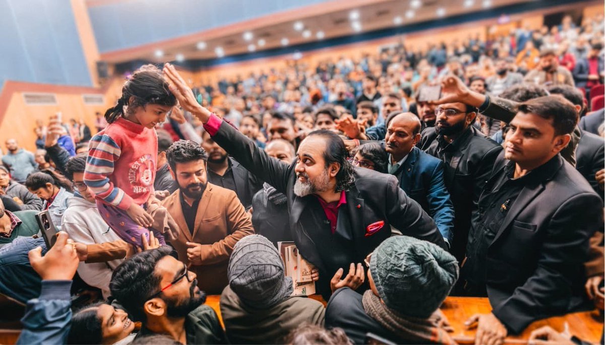 'Garlands cannot replace clarity': Acharya Prashant on Teachers' Day

On Teachers' Day, philosopher and author Acharya Prashant paid tributes to the nation's teachers, calling them the true custodians of society's future. He urged that the day must rise above rituals and