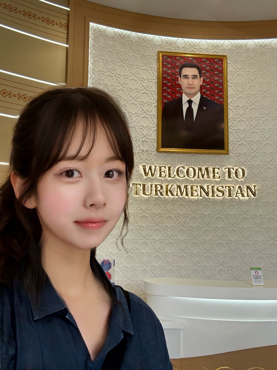 トルクメニスタン館の大統領肖像画前からSalam
よいgünortanを☕️
#カコジョ