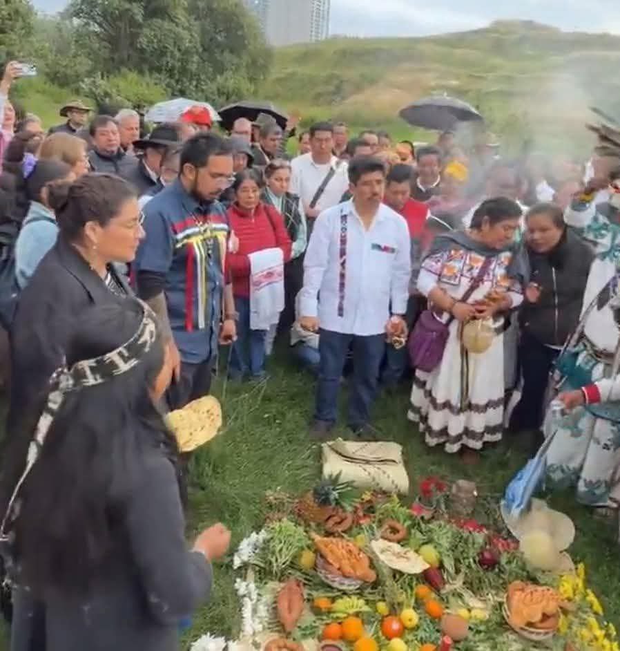 "Y en la noche nos vamos a cenar al Au Pied de Cochon..."