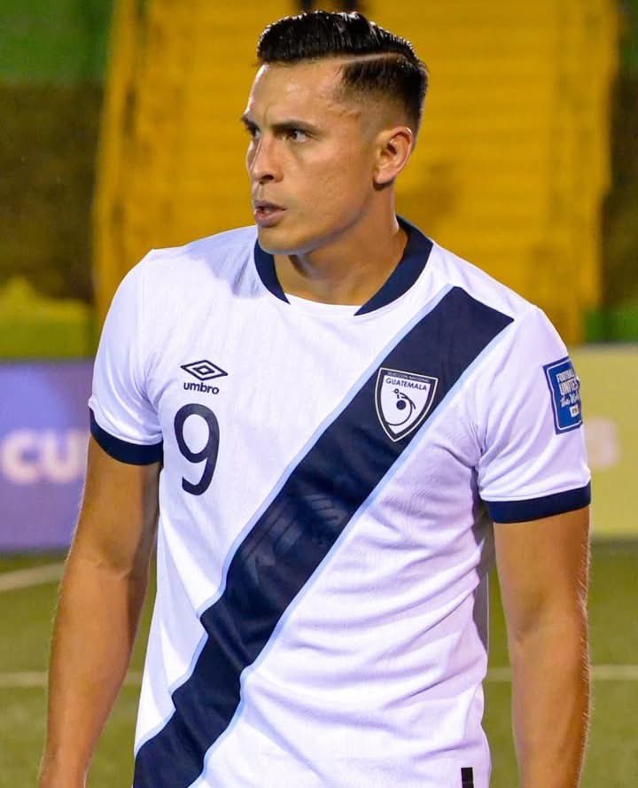 🇬🇹📊 90’ Rubio Rubin erró 19 pases y solamente completo 3 correctos. 

#EstadisticasSele