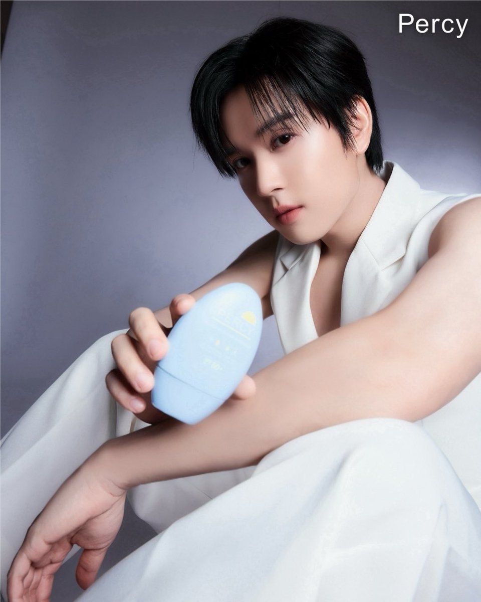 T_Aiemkumchai's tweet image. Grand opening 1st presenter of 'PERCY' 🩵

'Percy Watery UV Expert Sunscreen SPF50 PA+++'
ครีมกันแดดล่องหน เนื้อบางเบาดุจสายน้ำ เกลี่ยง่าย ไม่ทิ้งคราบขาว ไม่รบกวนเมคอัพ แต่ทรงพลังในการปกป้องผิวครบทั้ง UVA/UVB / แสงสีฟ้า / มลภาวะ / PM 2.5 พร้อมคืนความชุ่มชื่นยาวนานด้วย MoistShield