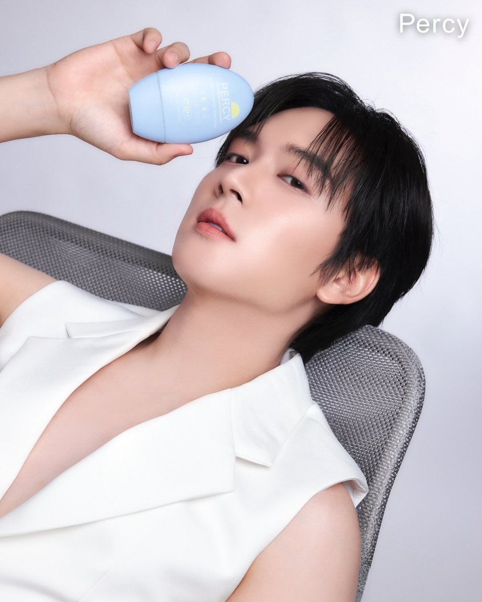 T_Aiemkumchai's tweet image. Grand opening 1st presenter of 'PERCY' 🩵

'Percy Watery UV Expert Sunscreen SPF50 PA+++'
ครีมกันแดดล่องหน เนื้อบางเบาดุจสายน้ำ เกลี่ยง่าย ไม่ทิ้งคราบขาว ไม่รบกวนเมคอัพ แต่ทรงพลังในการปกป้องผิวครบทั้ง UVA/UVB / แสงสีฟ้า / มลภาวะ / PM 2.5 พร้อมคืนความชุ่มชื่นยาวนานด้วย MoistShield