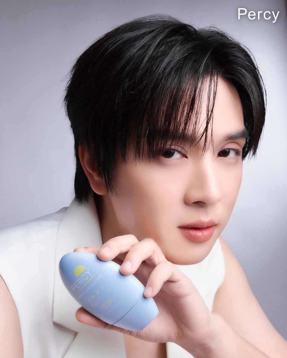 T_Aiemkumchai's tweet image. Grand opening 1st presenter of 'PERCY' 🩵

'Percy Watery UV Expert Sunscreen SPF50 PA+++'
ครีมกันแดดล่องหน เนื้อบางเบาดุจสายน้ำ เกลี่ยง่าย ไม่ทิ้งคราบขาว ไม่รบกวนเมคอัพ แต่ทรงพลังในการปกป้องผิวครบทั้ง UVA/UVB / แสงสีฟ้า / มลภาวะ / PM 2.5 พร้อมคืนความชุ่มชื่นยาวนานด้วย MoistShield
