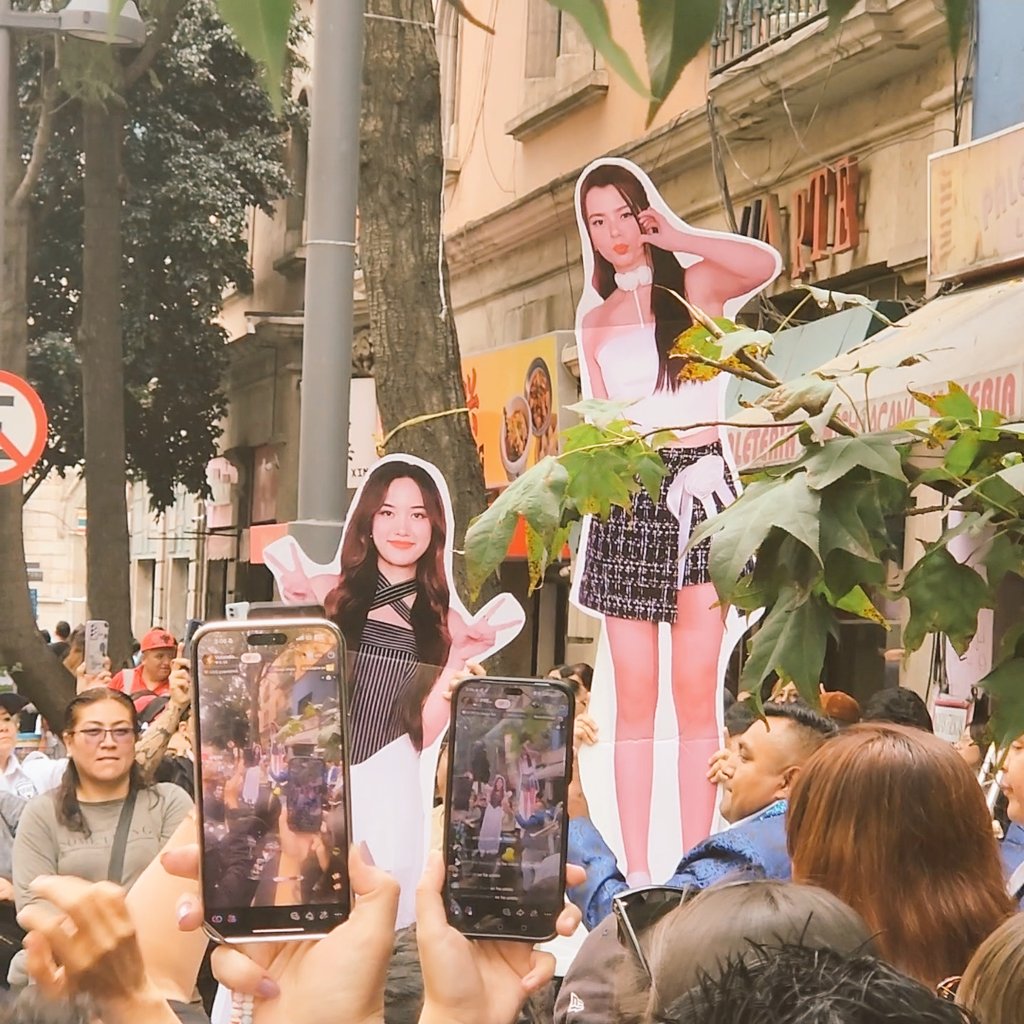 _karcst's tweet photo. Con todo y las fallas de Ocesa y de los organizadores no puedo esperar para que mi mamacita y mi latina mami vuelvan a México.  Pocos saben los sacrificios que tuve que hacer para lograr estar en este evento ✨️🤍 

#FreenBecky #FreenBeckyLatamTour https://t.co/Zgb0r400PJ