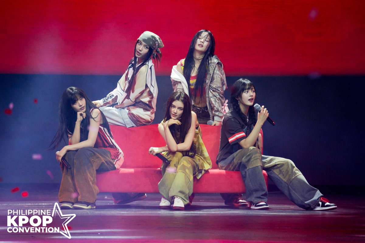 A year ago today, NEWJEANS lit up the #CokeStudioPH stage with a red hot performance!

That was their last show in the Philippines to date.

PH Bunnies, do you miss them as much as we do?

#NEWJEANS #NJZ