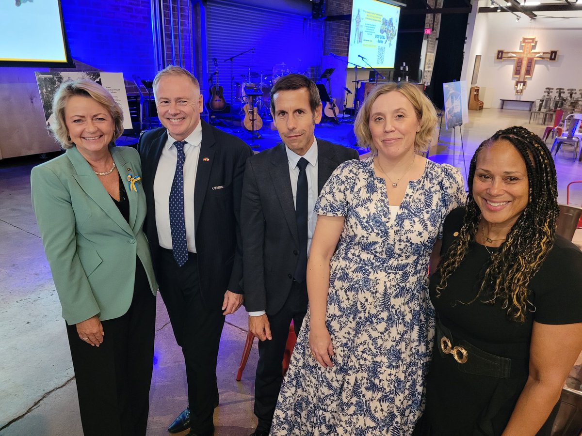 As I am just taking up my duties in Houston, it was very important for me to attend today -as my first event- the celebration of the 34th anniversary of 🇺🇦 and meet my 🇺🇦 colleague <a href="/VitaliiTarasiuk/">Vitalii Tarasiuk</a>. #StandWithUkraine