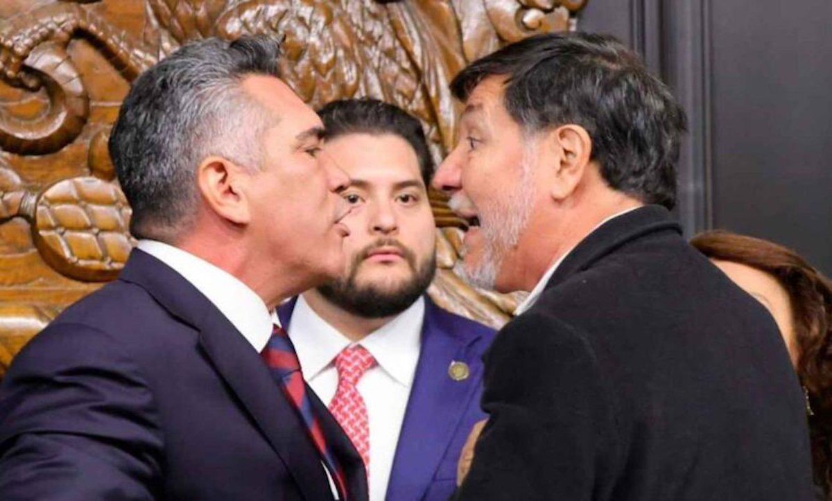 liceddguerrero's tweet photo. Casa de 300 millones va Casa de 12 millones esos nuestros políticos #NIPRIAN #NI4T #NIMC https://t.co/n5VtImi4xu