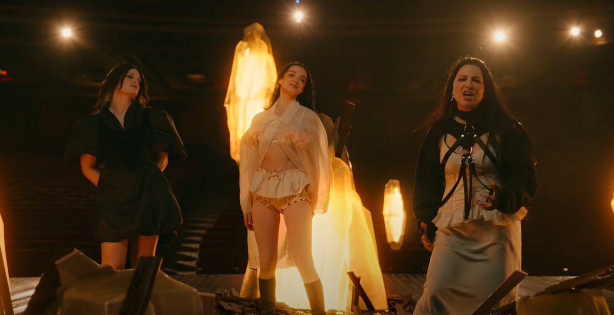 this is like the Avengers of female metalcore singers coming together holy smokes - Poppy, Amy Lee, Courtney, you all made a banger