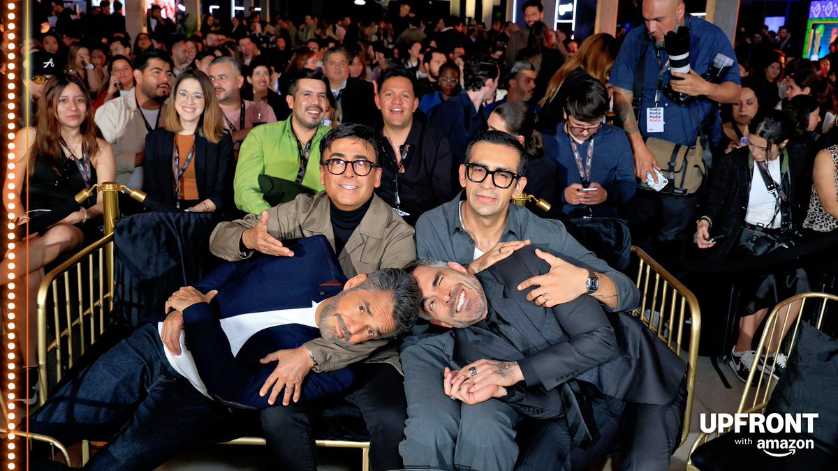 LaloGonzalezM's tweet image. 😝 Aquí  no más… conviviendo con unos amigos famosos… seguro los conocen 🫢 @EugenioDerbez @AdalRamones @elcapiperez @OMARCHAPARRO 🎬 Todos en el #UpFront de @PrimeVideoMX 📺