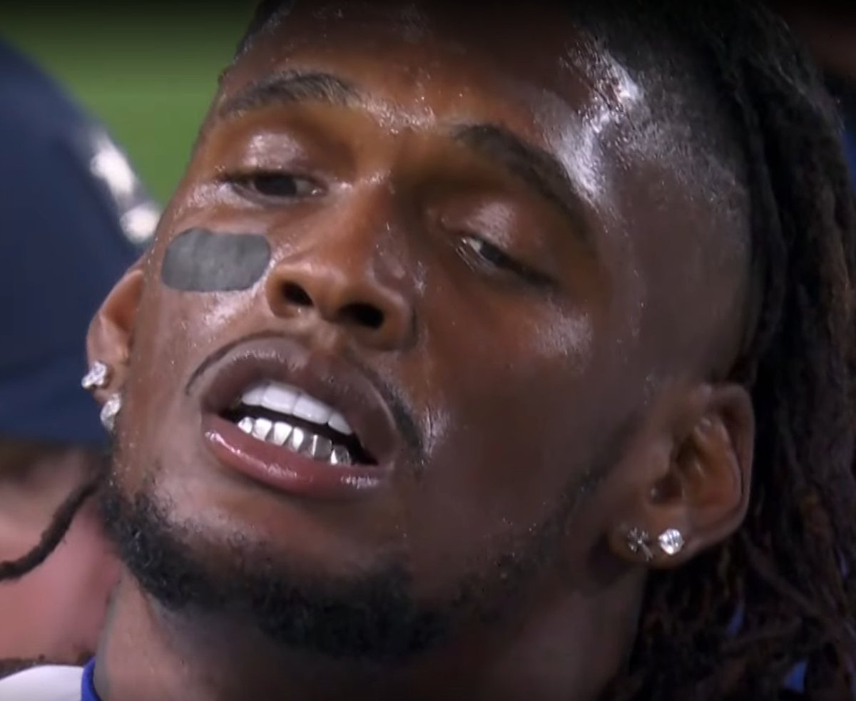 ProblemWright's tweet image. 1 earring for each drop tonight, gg