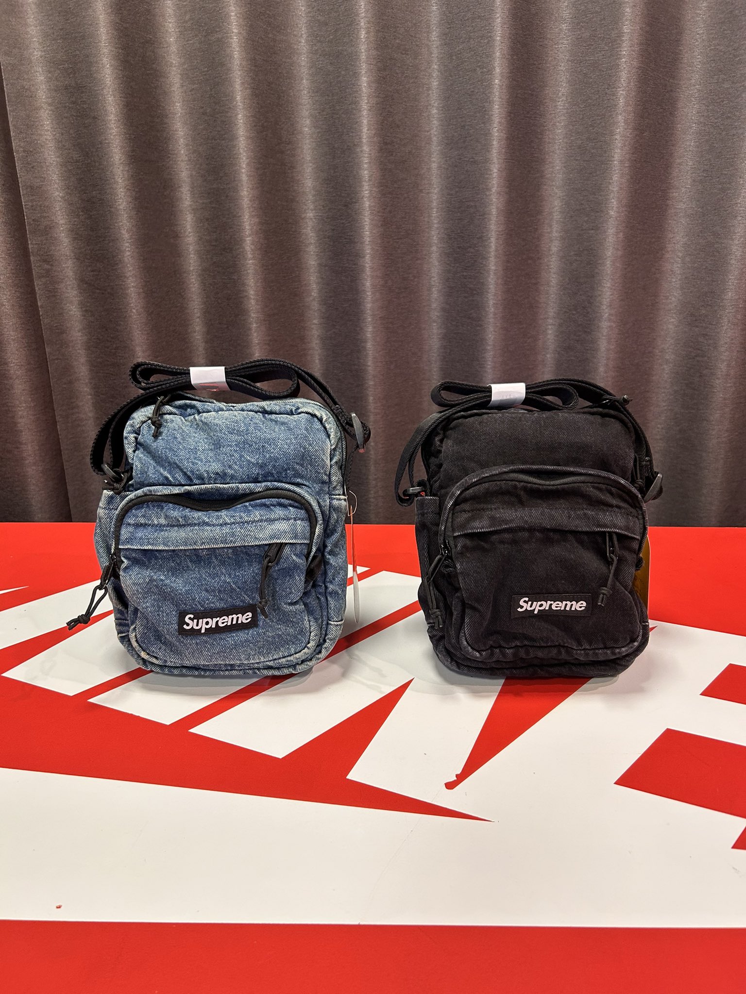 Supreme デニム ブラック リュック Supreme バックパック・リュックのオンライン通販 I Be-Supremer