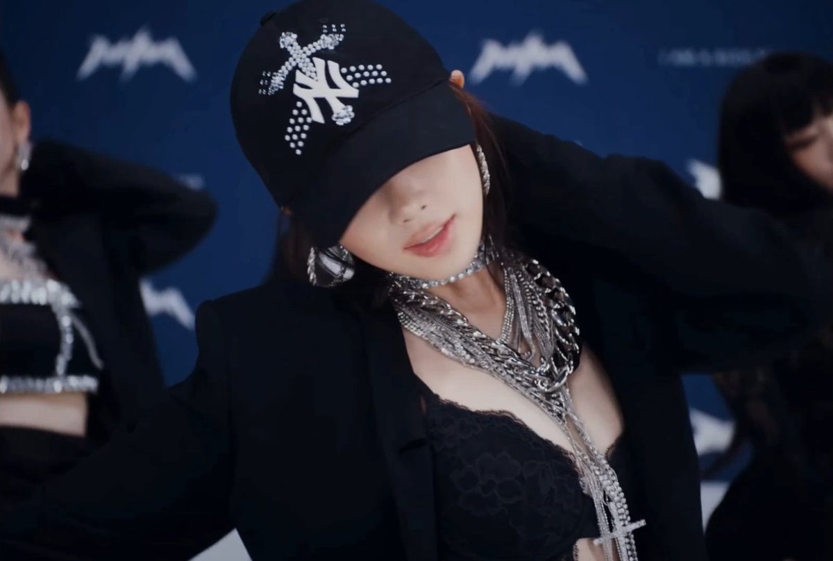 urmoon_aeri's tweet image. HOT GIRL GISELLE