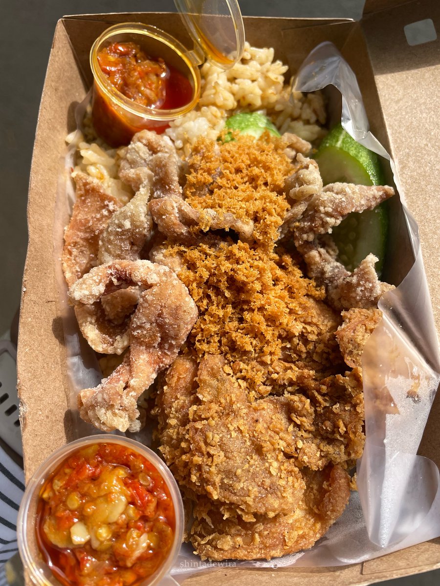 Top 3 makanan ojol fav aku, selalu bikin repeat order 😭🫶🏻

1️⃣ Spicy Yakiniku – Premium Set Blackpepper
Daging sapinya pedes gurih bumbunya enak bgt, katsu &amp; udangnya jg enak!

2️⃣ Ayam Koplo by Hangry
Ayam geprek kecintaan 💕 daging tebel, sambel koreknya bikin nagih, renyah bgt!