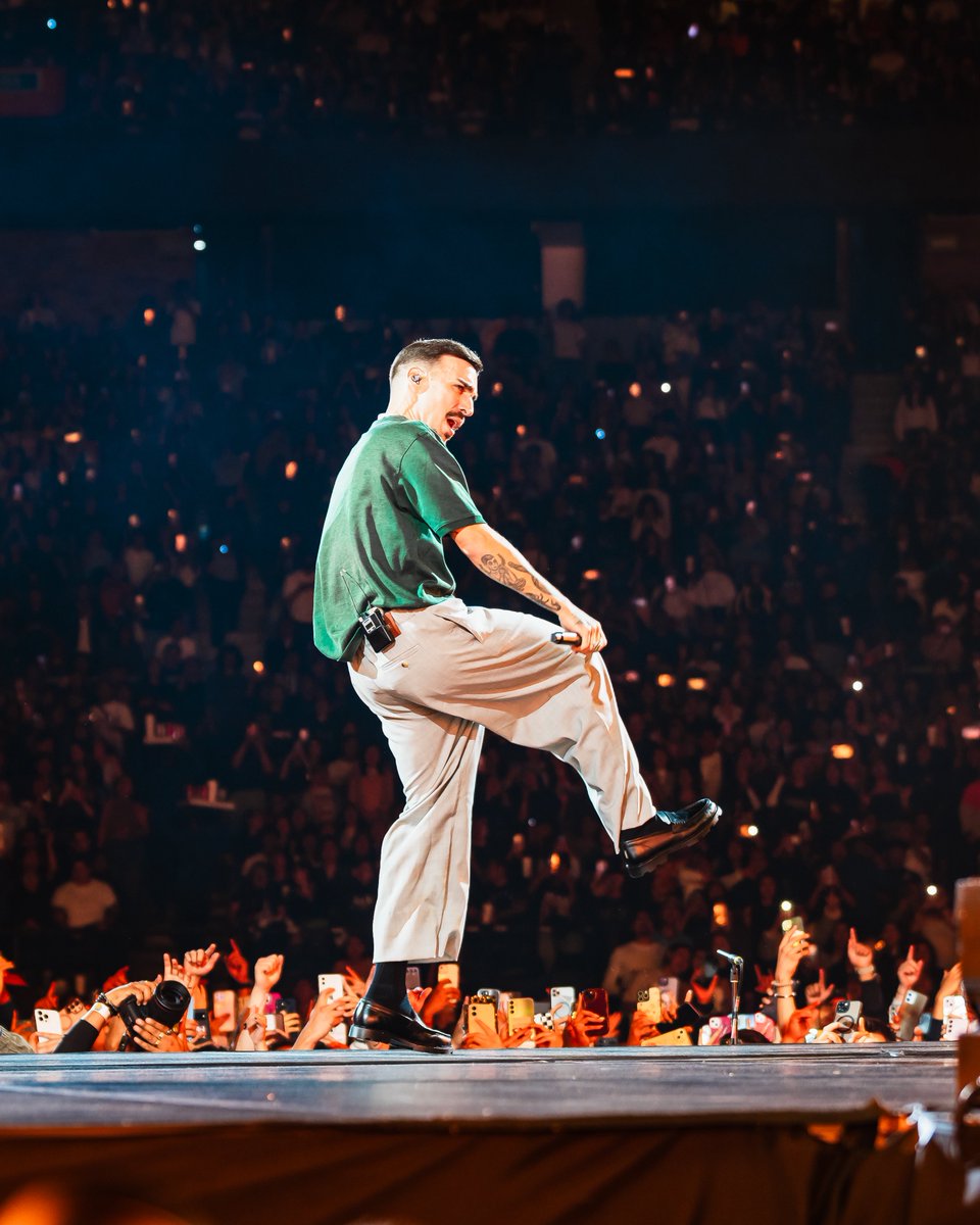 Indie5051's tweet photo. Rels B frente a más de 18 mil personas en el Palacio de Los Deportes 🇲🇽

📸 dann_leyva https://t.co/JMWwKb55vS