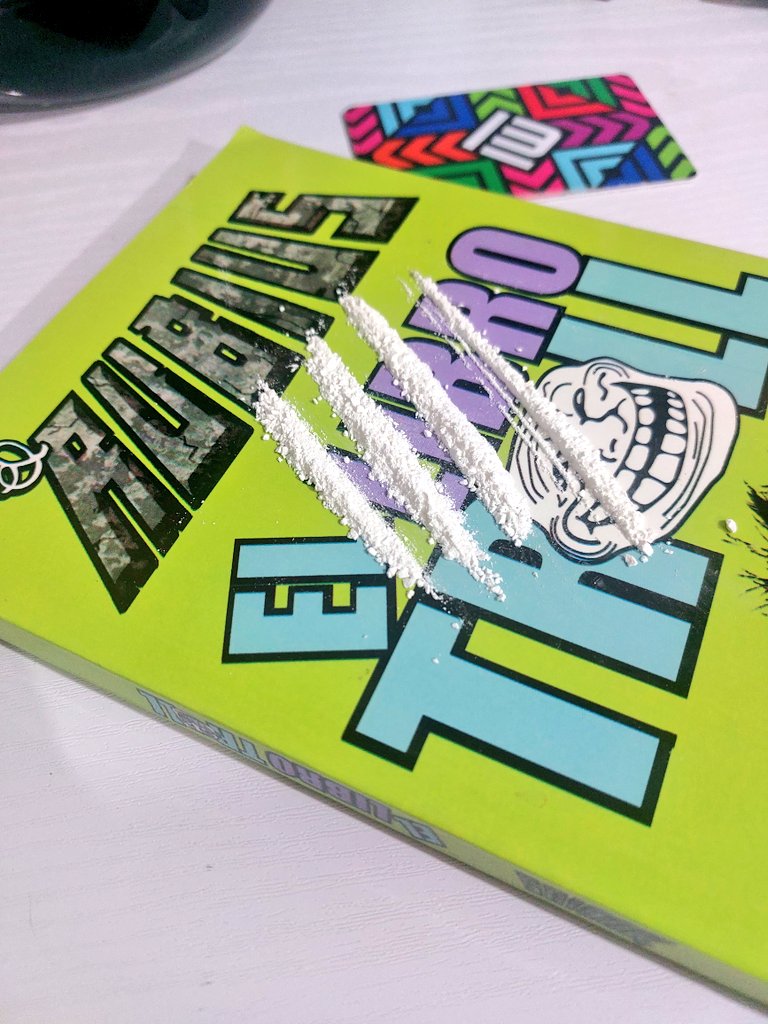 REDMODA_'s tweet photo. Aveces me pasa que cocinando me dan ganas de consumir literatura antigüa, sobre todo del escritor moderno @Rubiu5 🗿🚬 https://t.co/1B2Ihrs9OG