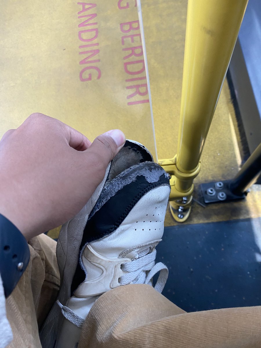 zzoncezzep's tweet photo. Bisa bisanya kejepit pintu TJ 😭 https://t.co/Y3uHCL1ni9