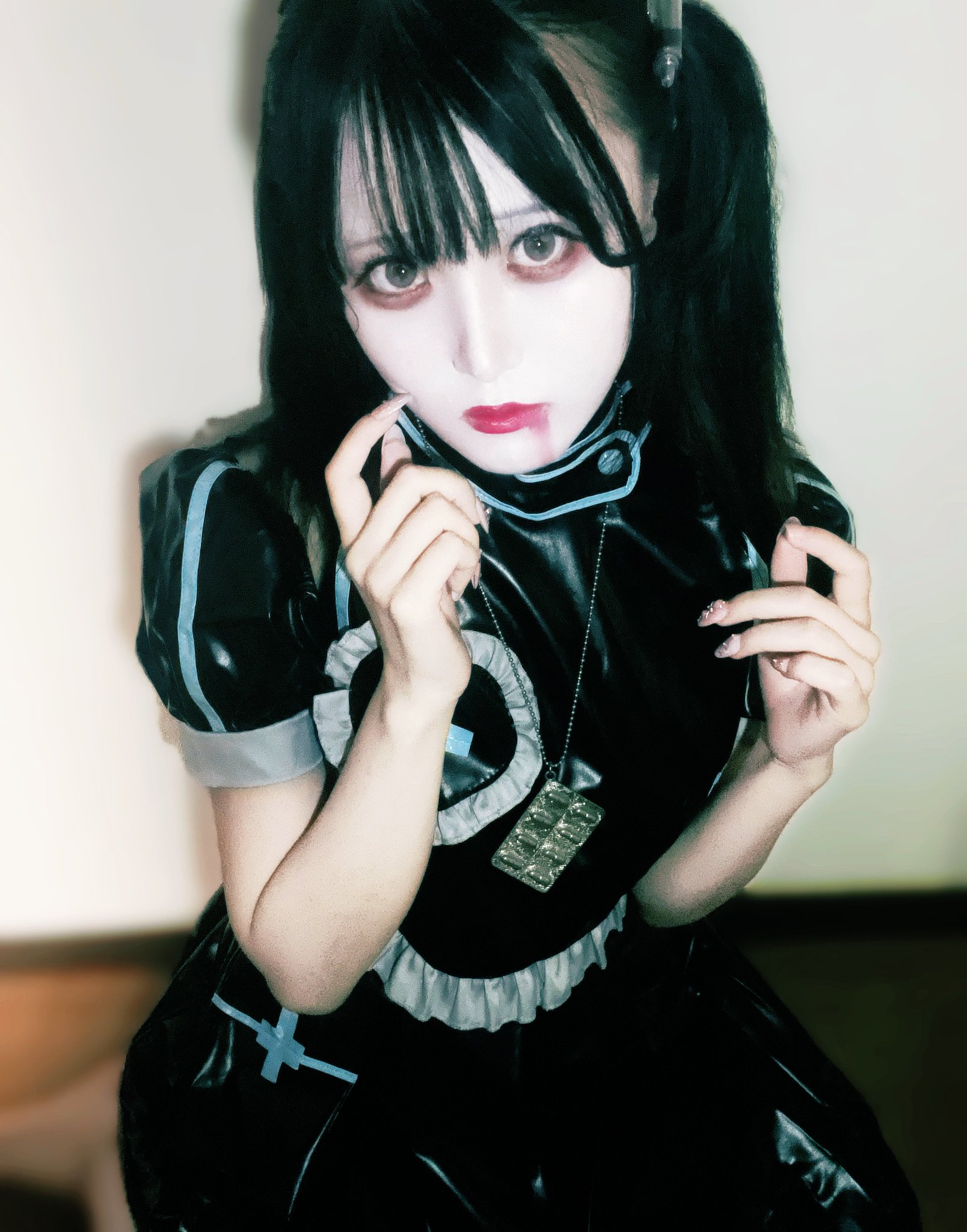 ソリュンのサイン入りポラロイド写真 黒制服 nmixx ソリュン 直筆サイン入り チェキ ポラ - メルカリ
