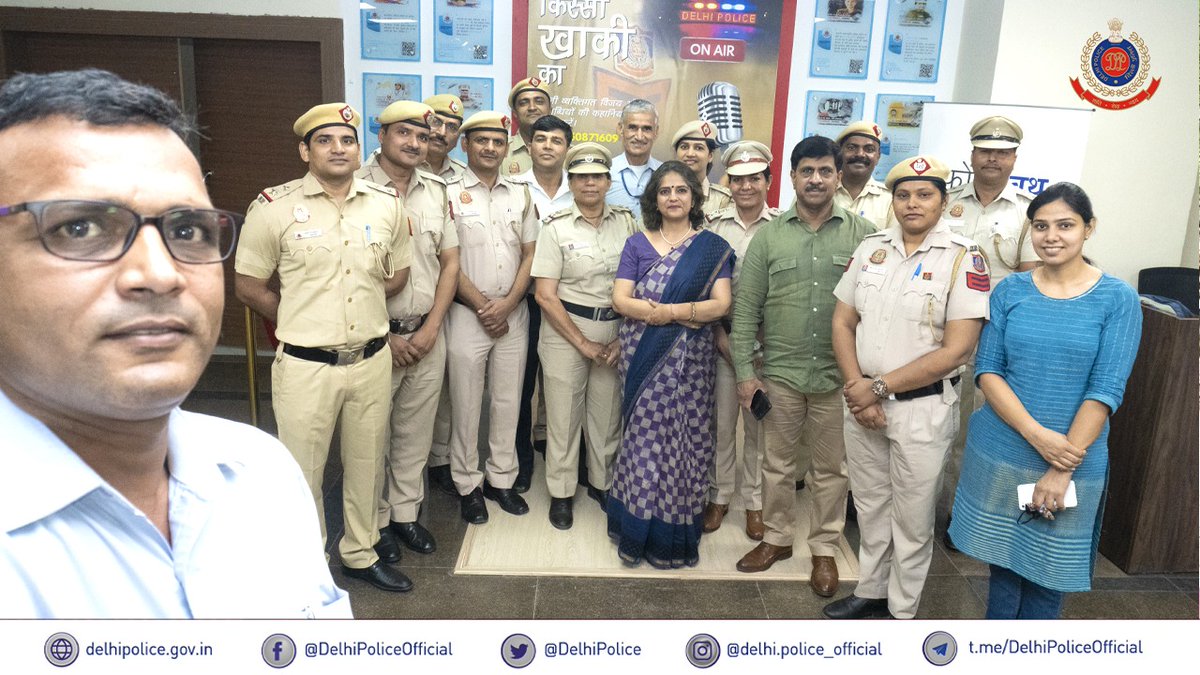 tinkatinkaorg1's tweet image. Ct. Amit Kumar, HC Jaivir, SI Rohit Lakra, SI Jagjeet Singh. Inspr. Neelam Tomar, ASI Sunita Yadav, HC Damodar, Saumya Gupta, Purvesh Sharma - सभी आपस में जुड़ते हैं तो बनता है #KissaKhakiKa. शिक्षक दिवस पर @DelhiPolice की इस टीम का आभार जो दुनिया तक सच्ची कहानियां पहुंचा रही है