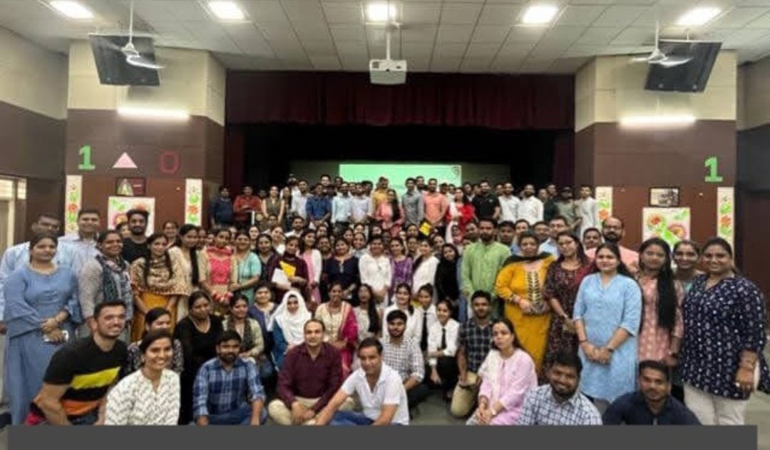 <a href="/ashishsood_bjp/">Ashish Sood</a> <a href="/narendramodi/">Narendra Modi</a> आदरणीय शिक्षा मंत्री श्री आशीष सूद जी
💐
शिक्षक दिवस की हार्दिक शुभकामनाएं
🙏
हम आशा करते हैं कि आप #Vocational #Trainers,
जो 10 वर्षों से दिल्ली के सरकारी स्कूलों में #SkillEducation दे रहे हैं, उनका भी सम्मान करते हुए उन्हें भी बराबरी का दर्जा प्रदान करेंगे
#HappyTeachersDay