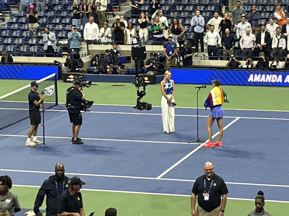 En 2017, Amanda Anisimova remportait les juniors sur le Grandstand face à Coco Gauff. Avec son papa dans son box. Samedi, elle visera le titre et le gros chèque face à <a href="/SabalenkaA/">Sabalenka Aryna</a>. Ça va cogner.