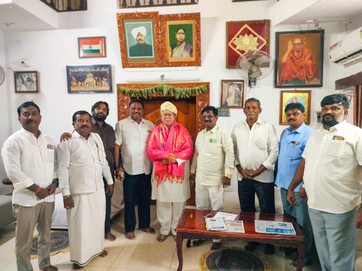 MLAHRGaviyappa's tweet image. ತಾಲೂಕು ವಾಲ್ಮೀಕಿ ನಾಯಕ ಸಮಾಜದ ನೂತನ ಅಧ್ಯಕ್ಷರಾದ ಶ್ರೀ ಗೋಸಲ ಭರಮಪ್ಪ ಅವರು ಪದಾಧಿಕಾರಿಗಳೊಂದಿಗೆ ಶಿಷ್ಟಾಚಾರ ಭೇಟಿಗೆ ಬಂದರು.
ಅವರನ್ನು ಗೌರವಪೂರ್ವಕವಾಗಿ ಸನ್ಮಾನಿಸಿ, ಸಮಾಜದ ಅಭಿವೃದ್ಧಿಗೆ ಸಂಬಂಧಿಸಿದ ಹಲವಾರು ಯೋಜನೆಗಳ ಕುರಿತು ಮಾಹಿತಿ ವಿನಿಮಯ ಮಾಡಿಕೊಳ್ಳಲಾಯಿತು.

#HRGaviyappa #ValmikiSamaj #Leadership