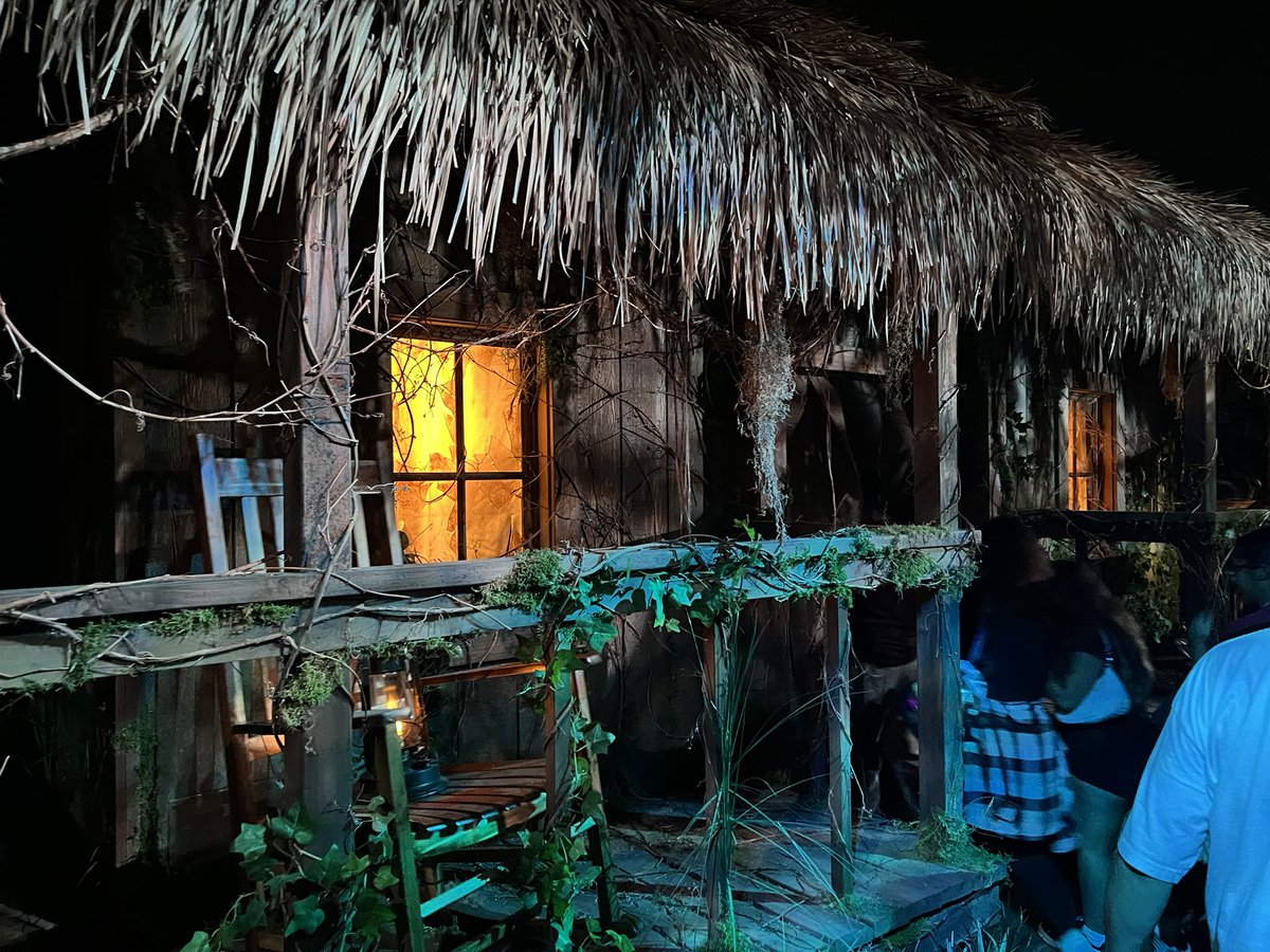 Halloween Horror Nights House Review: The Horrors Of Wyatt Sicks Grade: A 
This one was a delightful tribute to Bray Wyatt with some of the best costumes in the event. Nice effects, and super cool to hear Bray’s voice throughout. #HHN