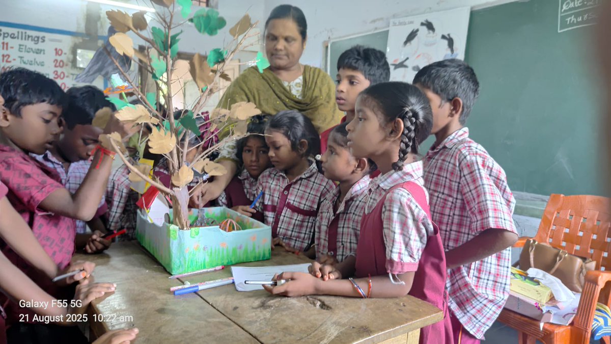 sknmiya's tweet photo. @Vemnarenderredy @revanth_anumula @TelanganaCMO గౌరవ ముఖ్యమంత్రి శ్రీ రేవంత్ రెడ్డి గారికి 
మరియు కాంగ్రెస్ ప్రజా ప్రభుత్వానికి, 
శ్రీ వేం నరేందర్ రెడ్డి అన్నగారికి 
#DSC2008 సమస్య పరిష్కరించి S.G.T ఉద్యోగాలు ఇచ్చి సంతోషాలను నింపినందుకు ధన్యవాదములు సార్ https://t.co/lBCvnBBgFE