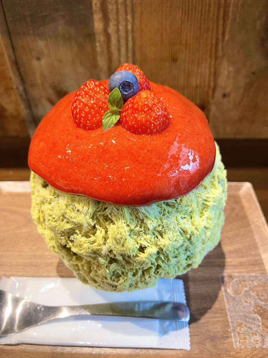 献杯、と言ってはなんですが。
ぴぃすさんで店長ぴぃす君を偲びに。

自分みたいな初見の怪しいおっさんともガマン強く一緒に居てくれたとても優しい子でした。
大きな体に優しいハート、屋台のベビーカステラに目がない可愛い子。

ご冥福をお祈りします。