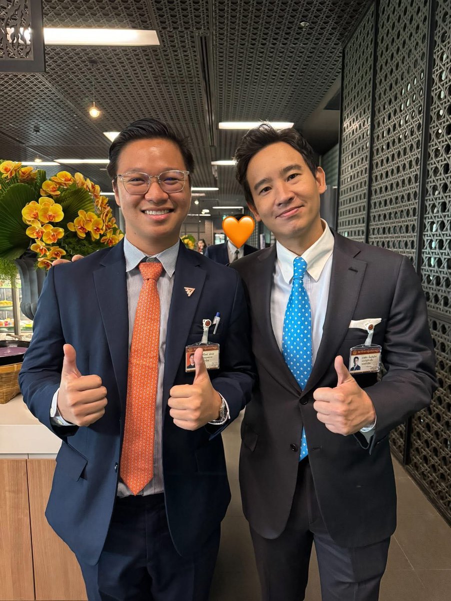 sirirot_mfp's tweet image. สุขสันต์วันเกิด “พี่ทิม พิธา” 5 กันยา 🍊🧡🎂
พี่ยังคงเป็นแคนดิเดทนายกที่ผมเต็มใจที่จะพูดชื่อในสภาฯ @Pita_MFP 
#thealmostprimeminister 
#ก้าวไกล #ประชาชน #พิธา