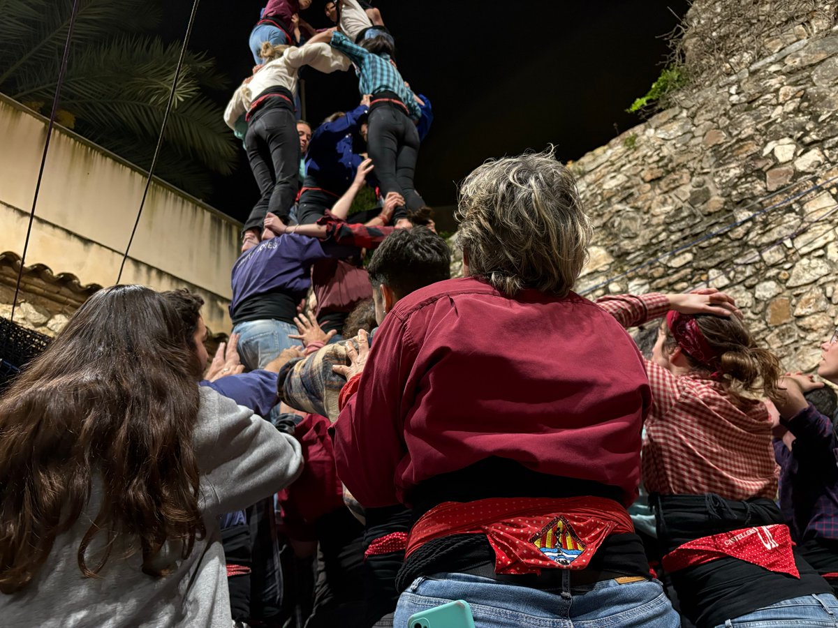 🟥 Per continuar creixent, per continuar obrint noves fronteres, per continuar somiant… avui ASSAIG!
✅ Canalla: de 19.30 a 21h
✅ Pilars i castells de 5: de 20 a 21h
✅ Adults: de 21 a 23h
#castells #castellers