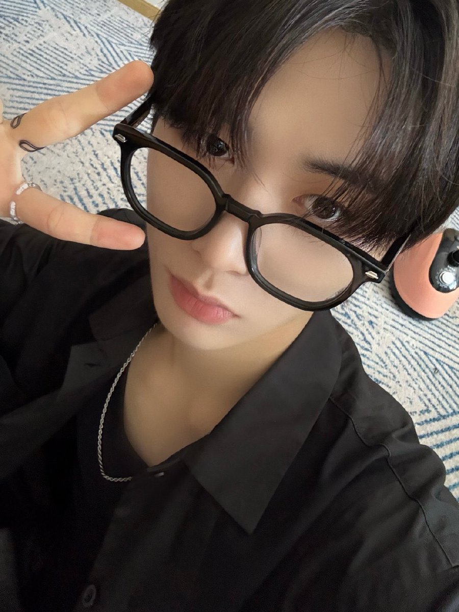 tes4n's tweet photo. 💌🖤 #태산 https://t.co/5rCkuVoEqI