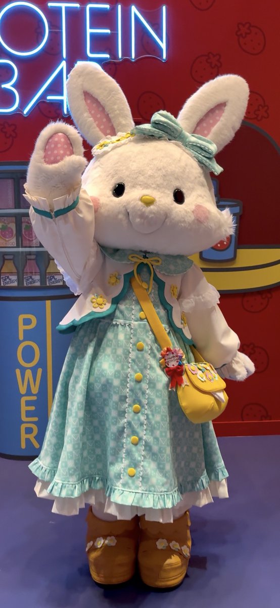 karinmellflower's tweet image. キャラグリレジデンスのメルちゃんが突然新衣装に変わっていました！！
すぅーーっごくかわいい🥰
スタッフの方のお話ですとこれがキャラグリでの基本衣装になるとのことです。
私的には去年のクリスマスのメルちゃん以来の衝撃でした！
#サンリオピューロランド
#ウィッシュミーメル